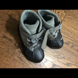 Cold weather high top boots size 8 toddler